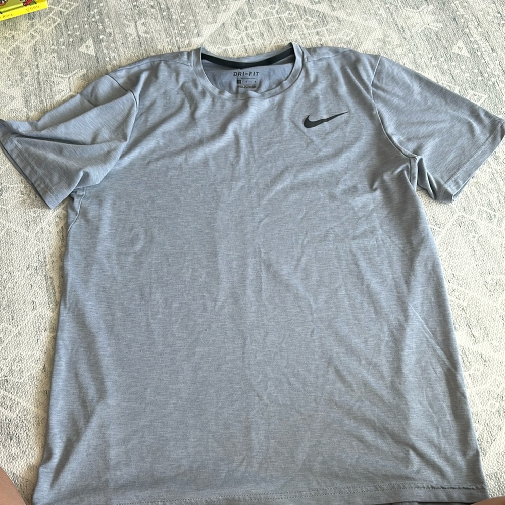 nike short sleeve athletic shirt